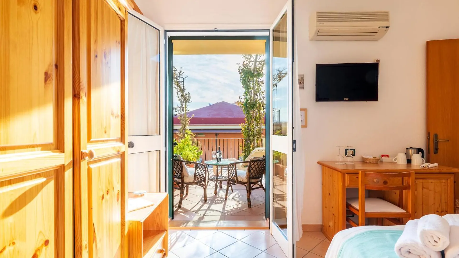 Domus De Janas Sul Mare Hotel Bari Sardo Italië