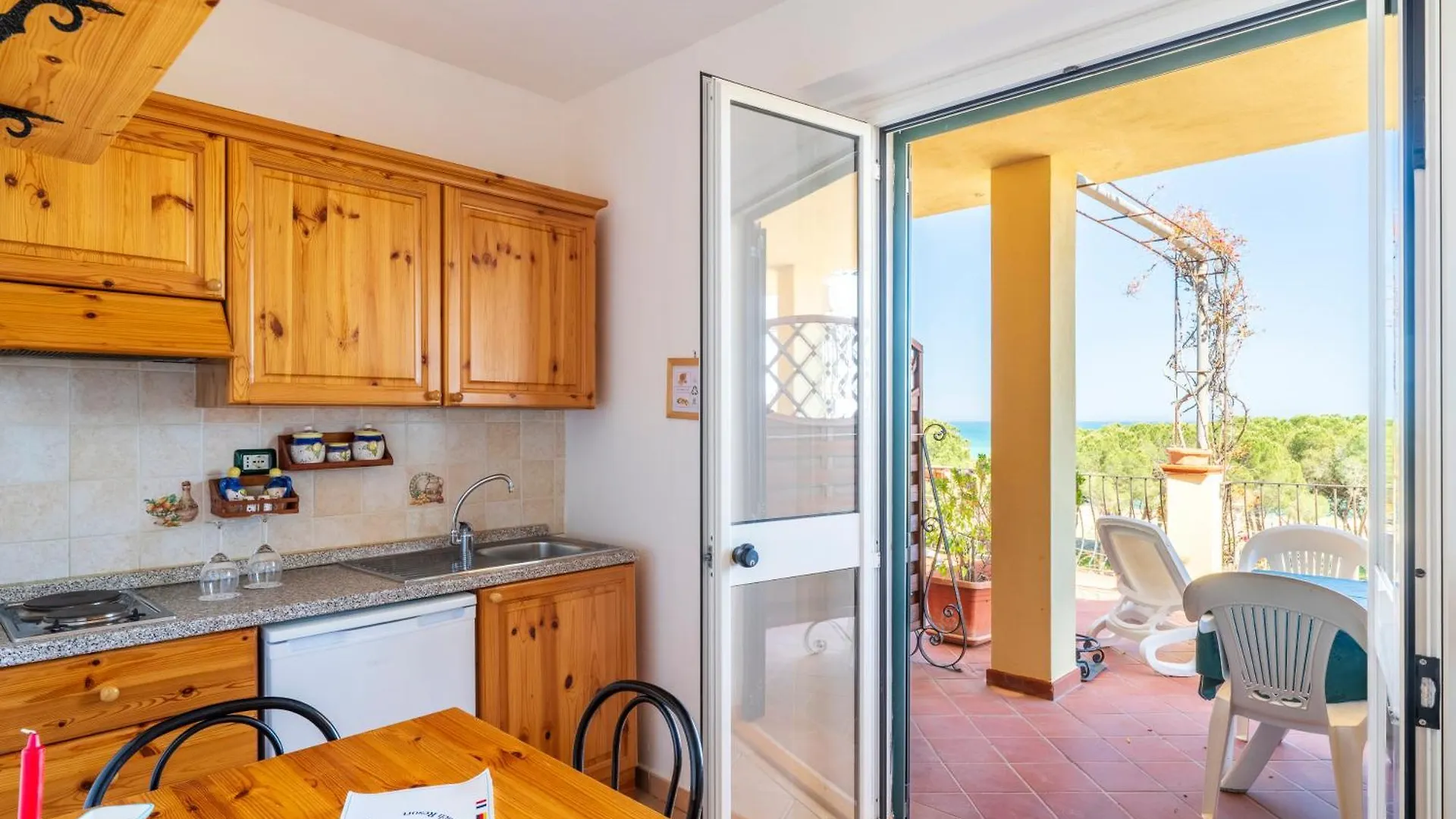 Domus De Janas Sul Mare Hotel Bari Sardo Italië