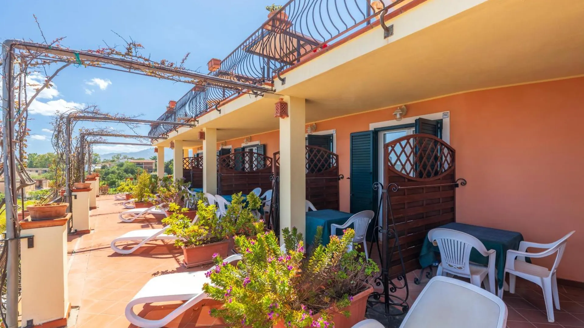 Domus De Janas Sul Mare Hotel Bari Sardo Italië
