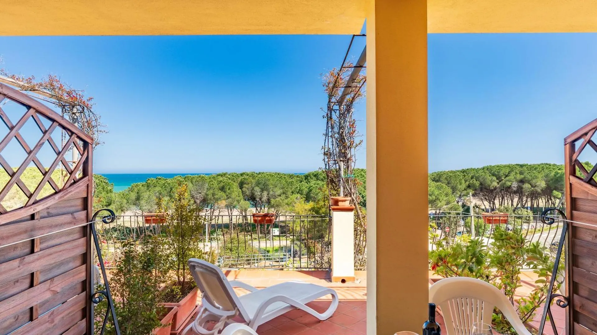 Domus De Janas Sul Mare Hotel Bari Sardo Italië