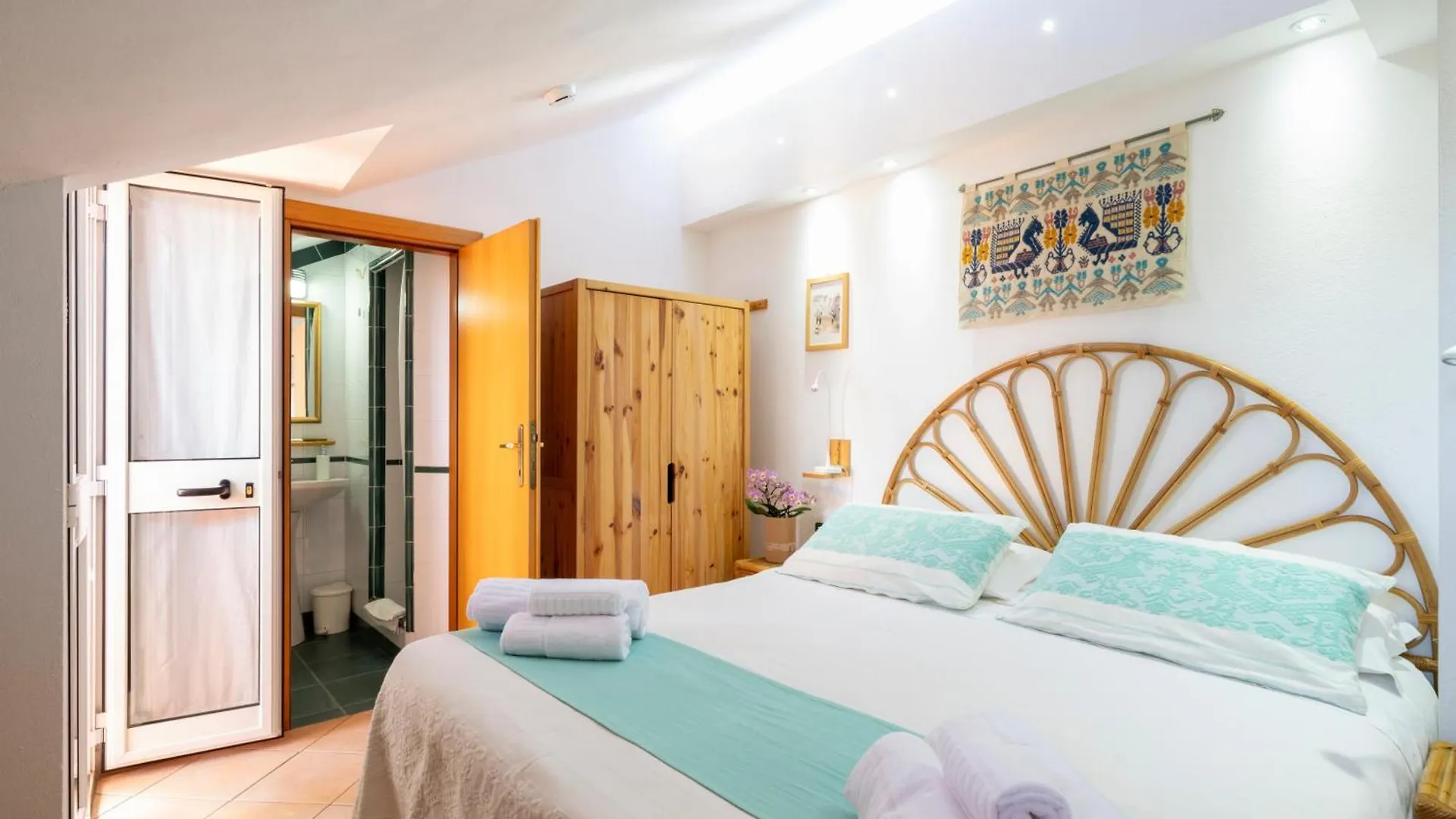 Domus De Janas Sul Mare Hotel Bari Sardo Italië