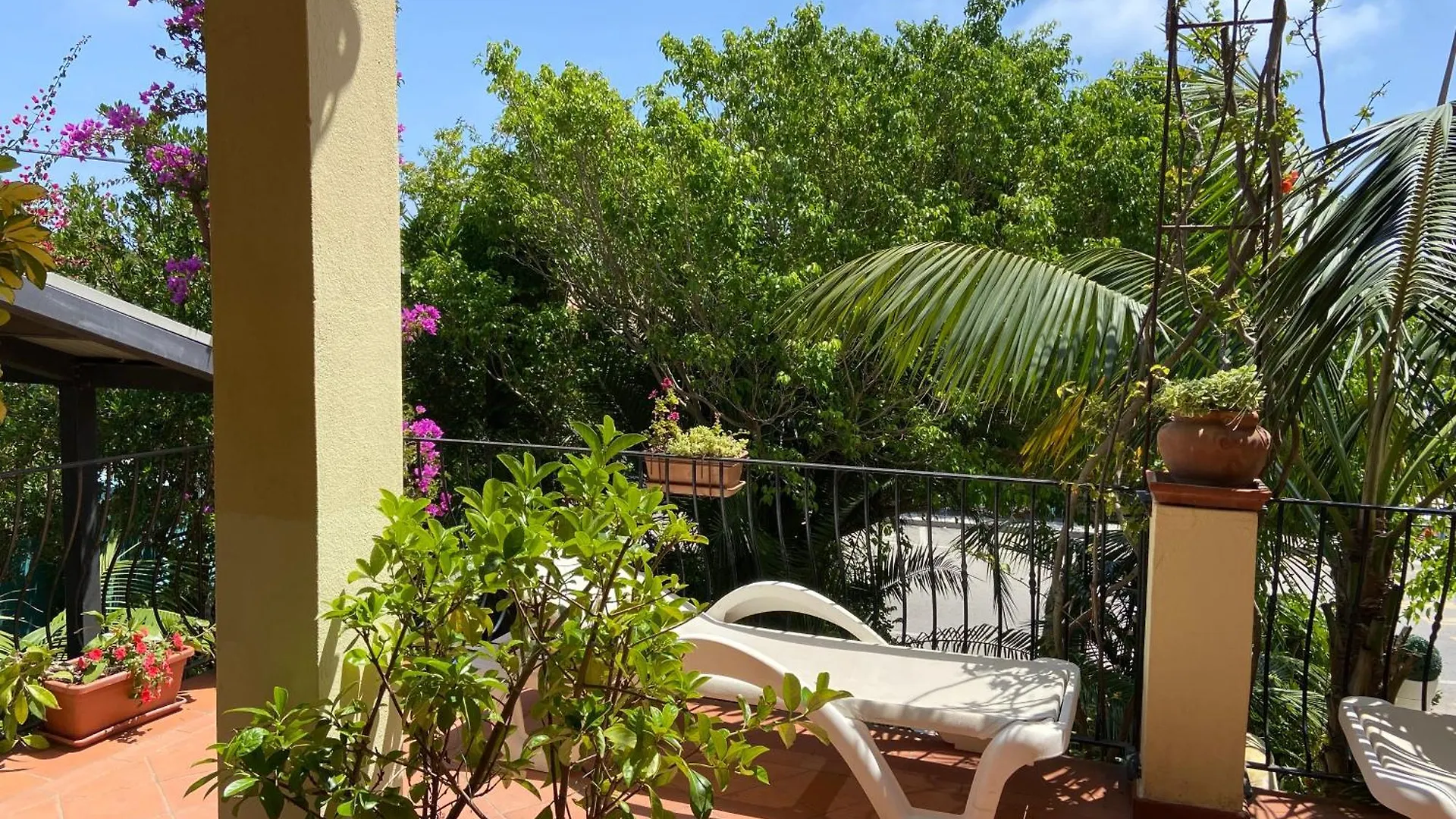 Domus De Janas Sul Mare Hotel Bari Sardo